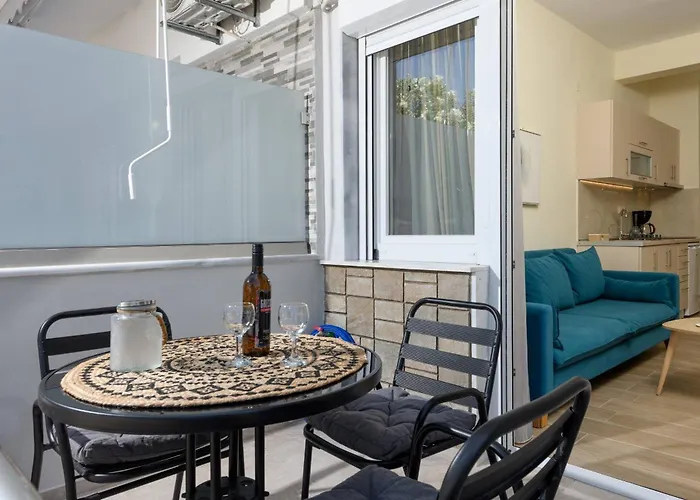 Chara Sea View Luxury House Apartment